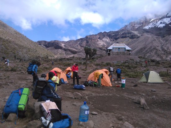 Barranco Hut (3,900 m) to Karanga Valley (3,963 m)
